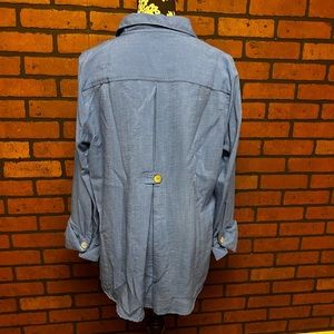 Photos unedited. Very good condition. Buttons all great.